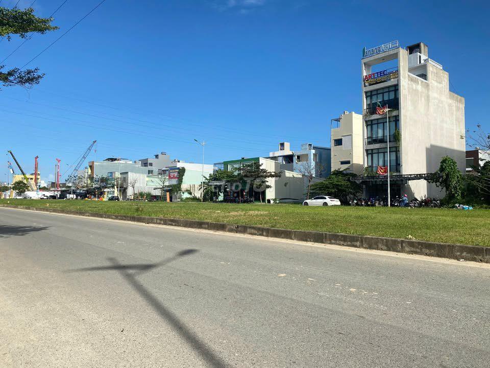 SẬP HẦM lô 29/3 111 m2 gần vòng xoay giá 8.x tỷ
