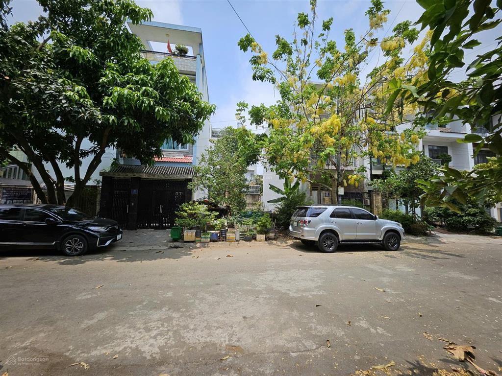 Chủ ngộp bank bán biệt thự 180m2 đường lớn rộng 16m ra liên phường vđ2 sẵn hđ thuê 26tr/tháng.