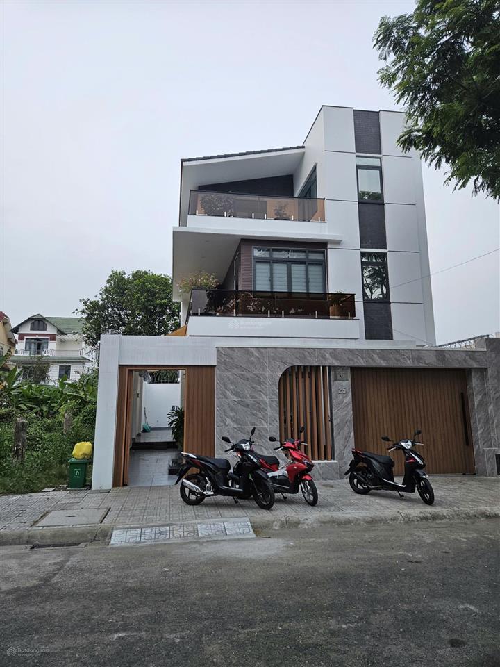 Chủ ngộp bank bán biệt thự 180m2 đường lớn rộng 16m ra liên phường vđ2 sẵn hđ thuê 26tr/tháng.