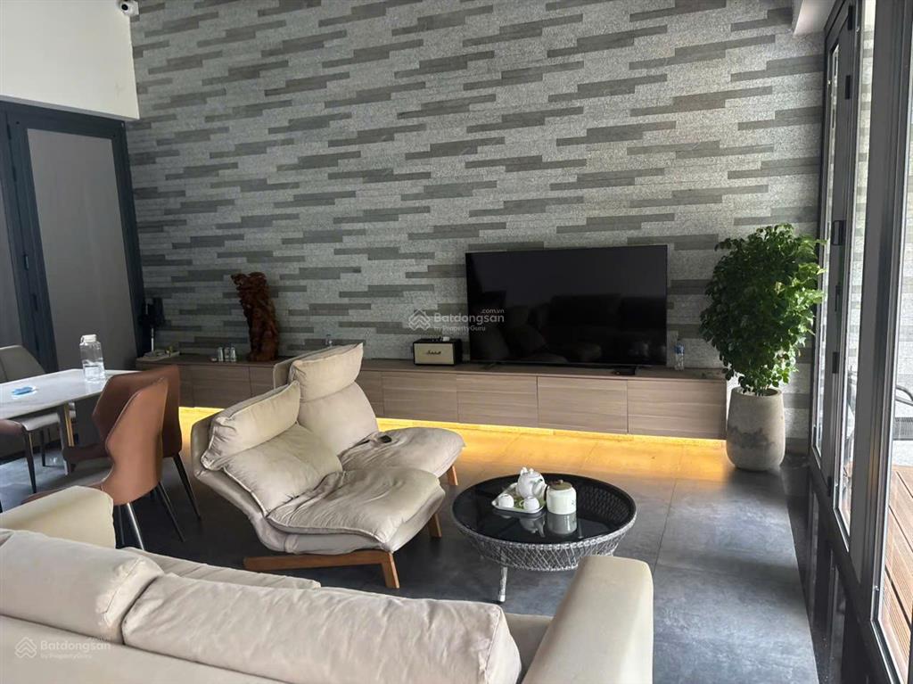 Bán biệt thự sân vườn, hồ bơi 240m2 khu liên phường cách global city chỉ 1 km giá đầu tư