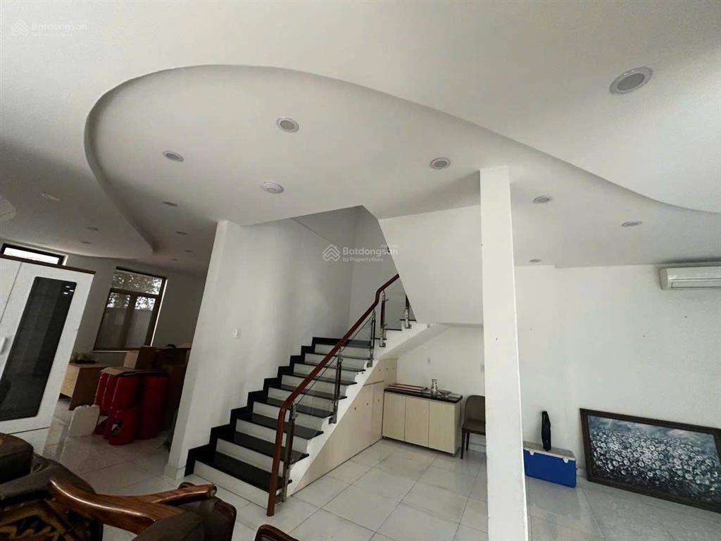 Bán gấp căn biệt thự song lập 10x23m đường 20m hoàn thiện cơ bản cho thuê từ 35tr/tháng