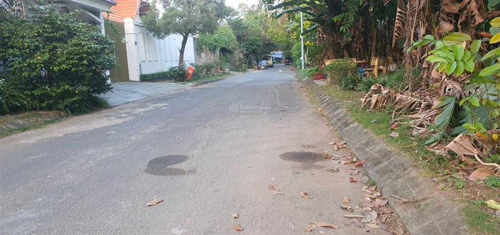 Bán nhà biệt thự 200m2  nội thất đẹp  đối diện công viên  đang có hợp đồng thuê  giá 21,5 tỷ