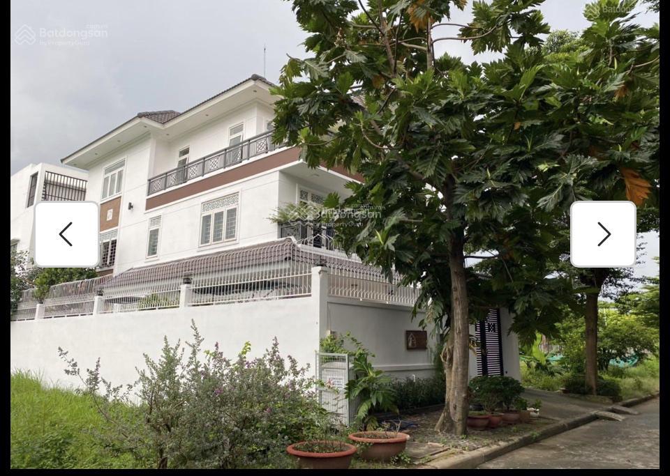 Bán nhà biệt thự 200m2  nội thất đẹp  đối diện công viên  đang có hợp đồng thuê  giá 21,5 tỷ