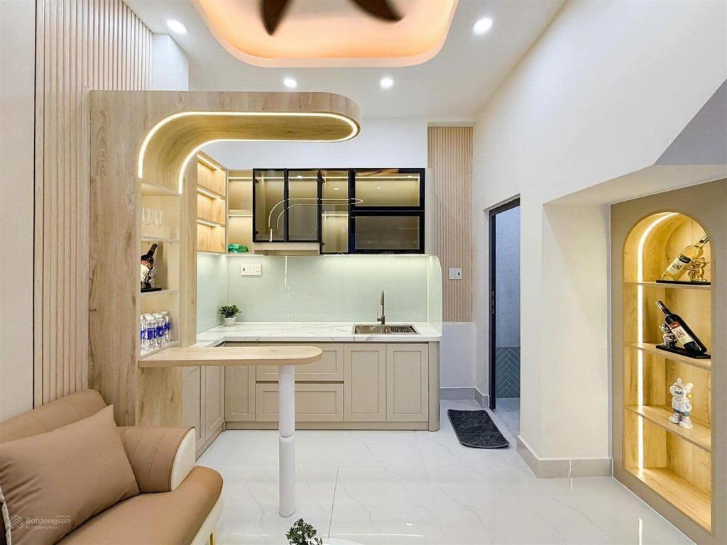 5 tỷ 950, nhà 5 tầng full nội thất, hiếm trong tầm giá tại bình thạnh