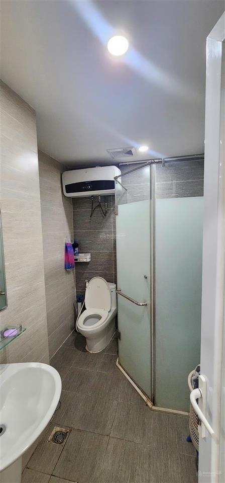 Cho thuê căn hộ 2 ngủ 1 vệ sinh intracom riverside