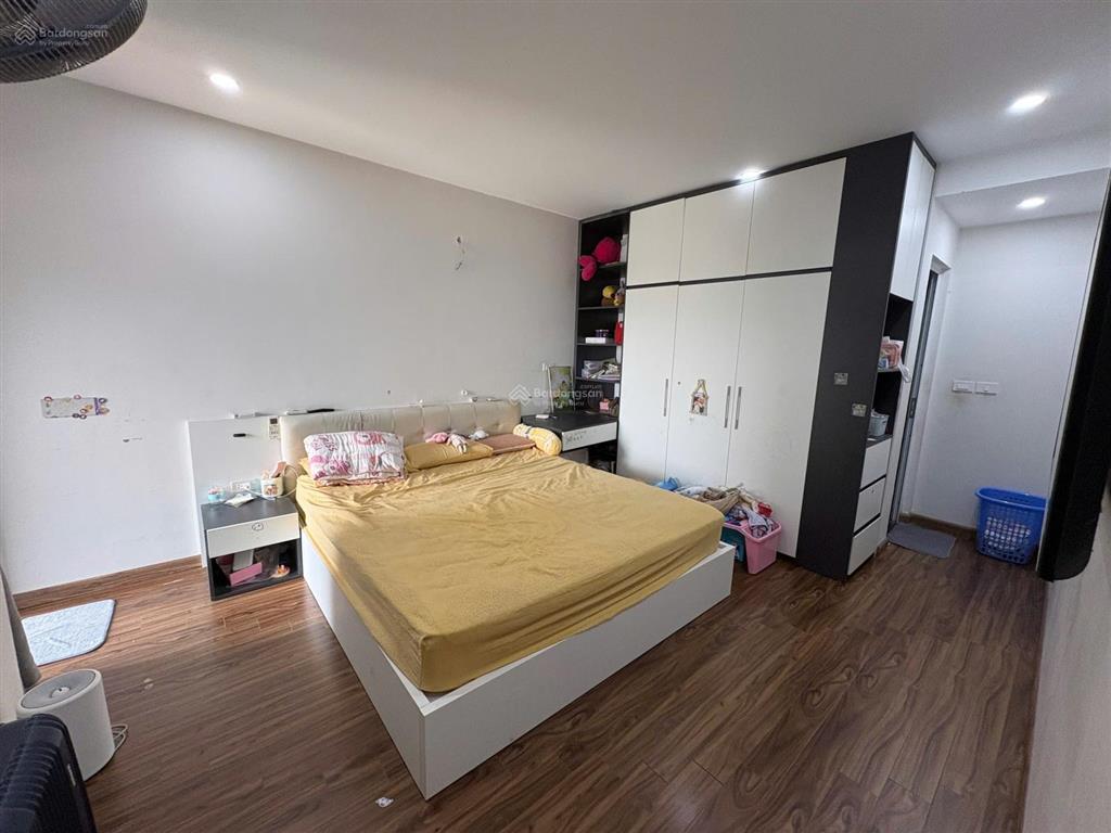 Sốc giá intracom! 71.8m2 view cầu nhật tân full nội thất chỉ 4,2 tỷ, bao phí