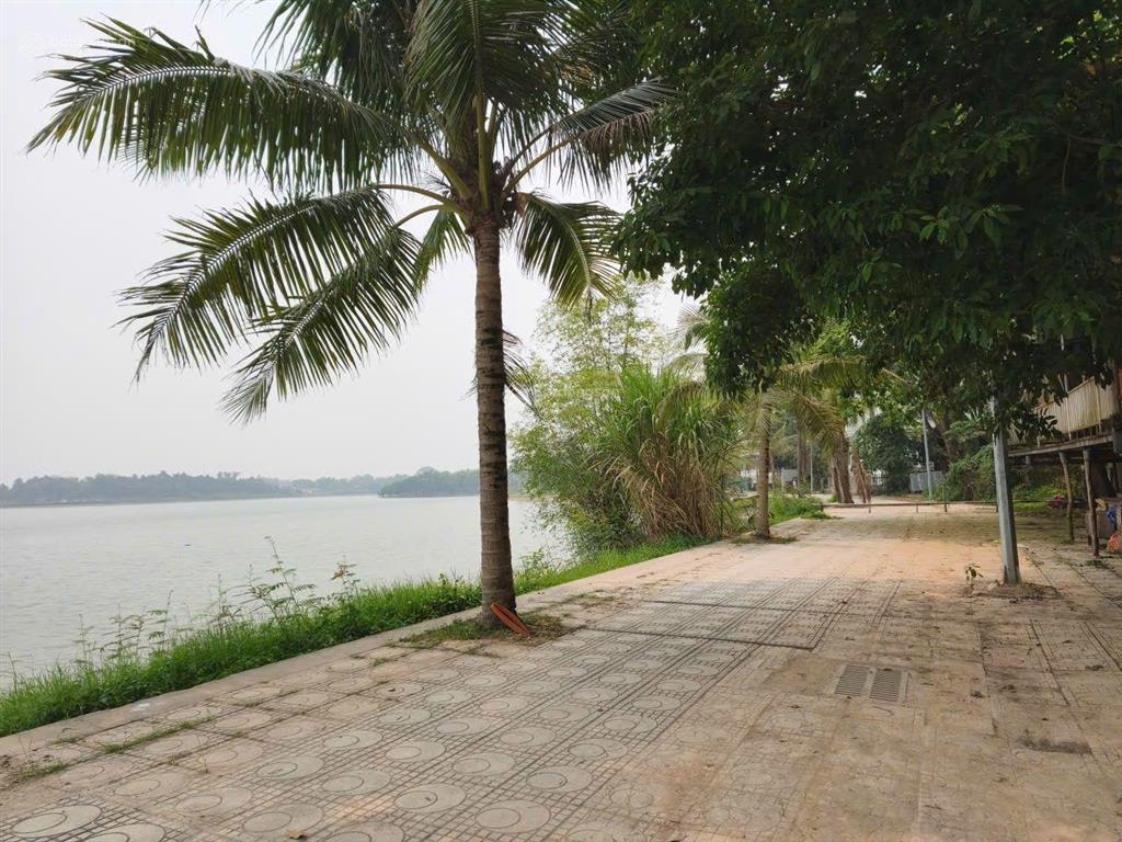 Đất nghỉ dưỡng sát hồ đại lải, có sổ đỏ, thích hợp kinh doanh, làm nhà vườn