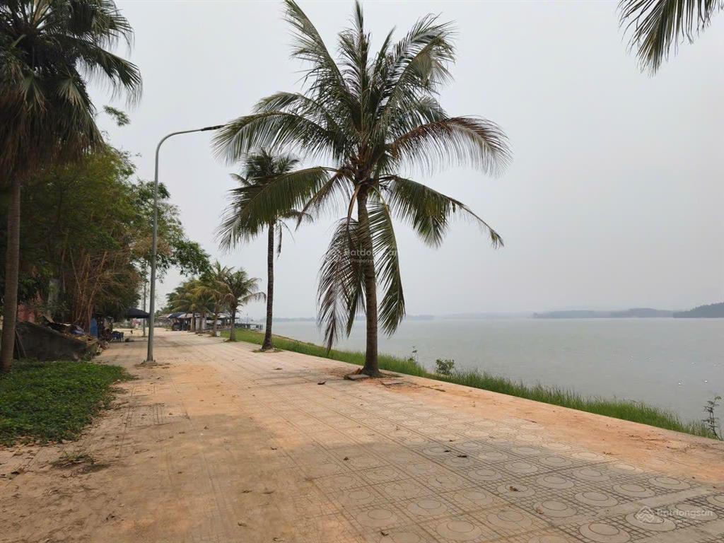 Đất nghỉ dưỡng sát hồ đại lải, có sổ đỏ, thích hợp kinh doanh, làm nhà vườn