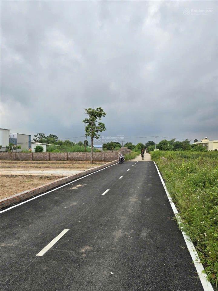 Bán đất tại xã minh trí, 2,05 tỷ, 110m2, giá siêu hời  ngõ thông oto tránh