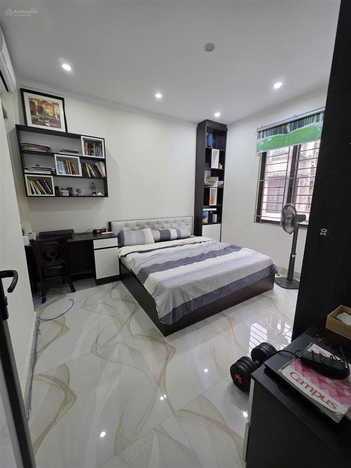 Bán nhà riêng đội cấn, 7,2 tỷ, 33m2, 3pn, 4t, view đẹp, giá cực chất