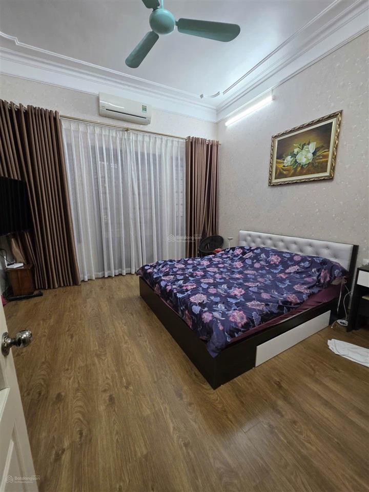 Bán nhà riêng đội cấn, 7,2 tỷ, 33m2, 3pn, 4t, view đẹp, giá cực chất