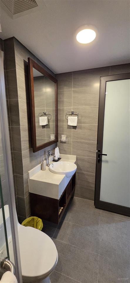 Chính chủ bán chung cư beverly hills căn góc 2 phòng ngủ 83m2 ban công bao quanh view trọn biển