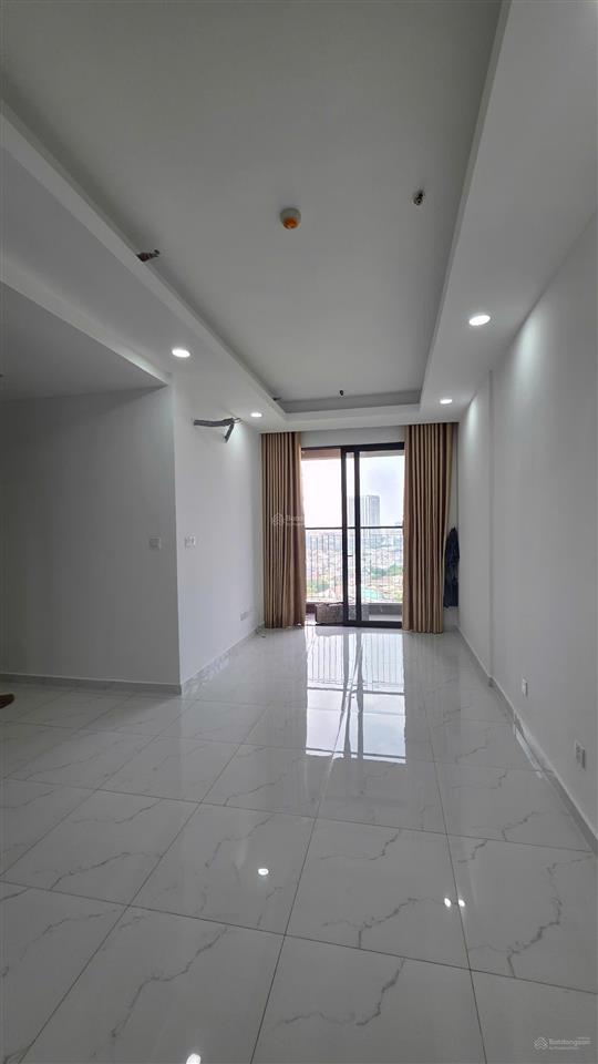 Bán căn hộ cao cấp view hồ bơi tầng trung