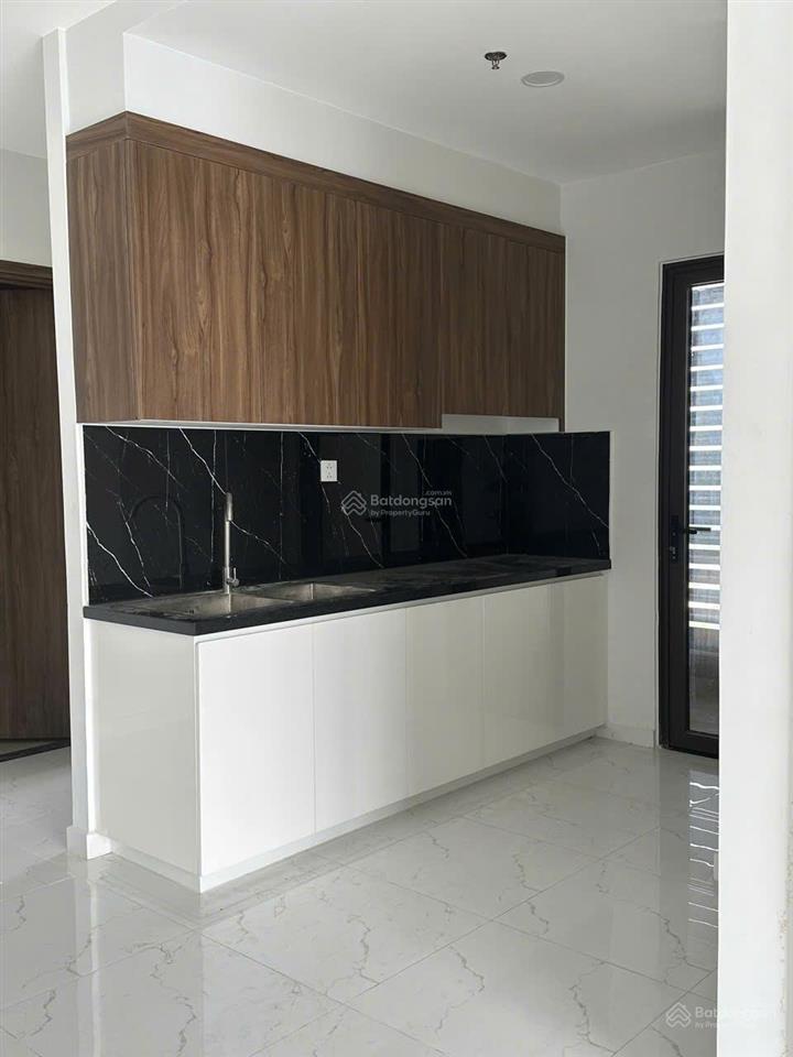 Chính chủ cho thuê căn hộ view hồ bơi có ban công và lô gia
