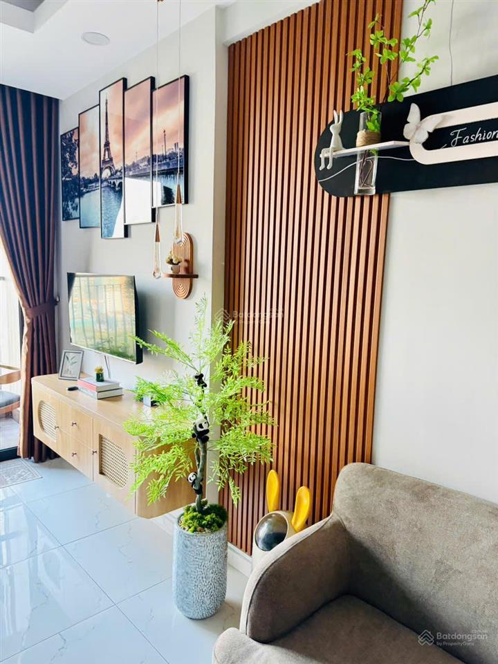 Cho thuê căn hộ view hồ bơi full nội thất