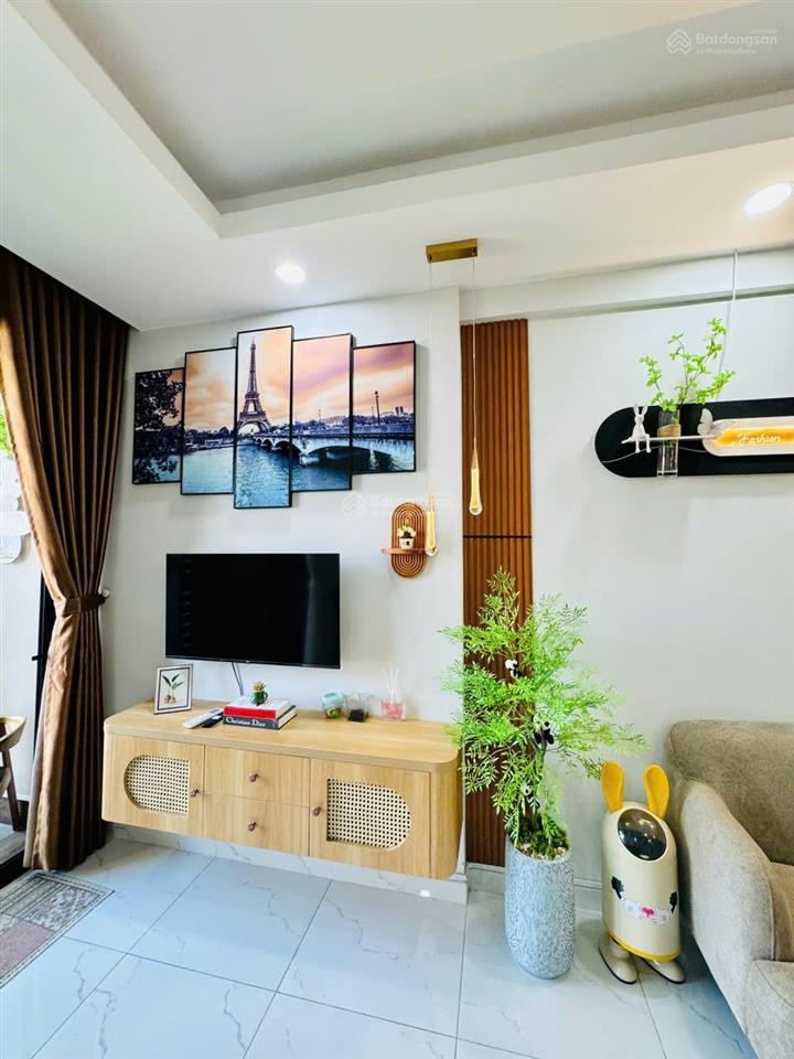 Cho thuê căn hộ view hồ bơi full nội thất