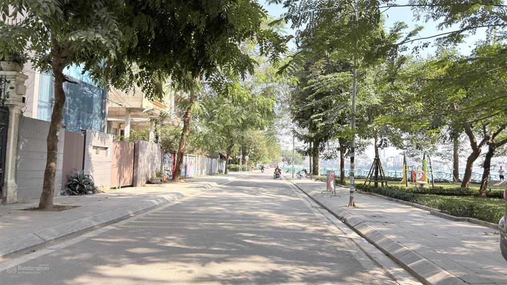 Bán căn biệt thự lô góc phố quảng an sát mặt hồ tây 162m2 cực đẹp đường rộng