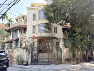 Bán căn biệt thự lô góc phố quảng an sát mặt hồ tây 162m2 cực đẹp đường rộng