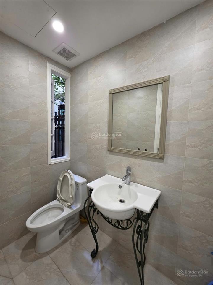 Bán căn biệt thự lô góc phố quảng an sát mặt hồ tây 162m2 cực đẹp đường rộng