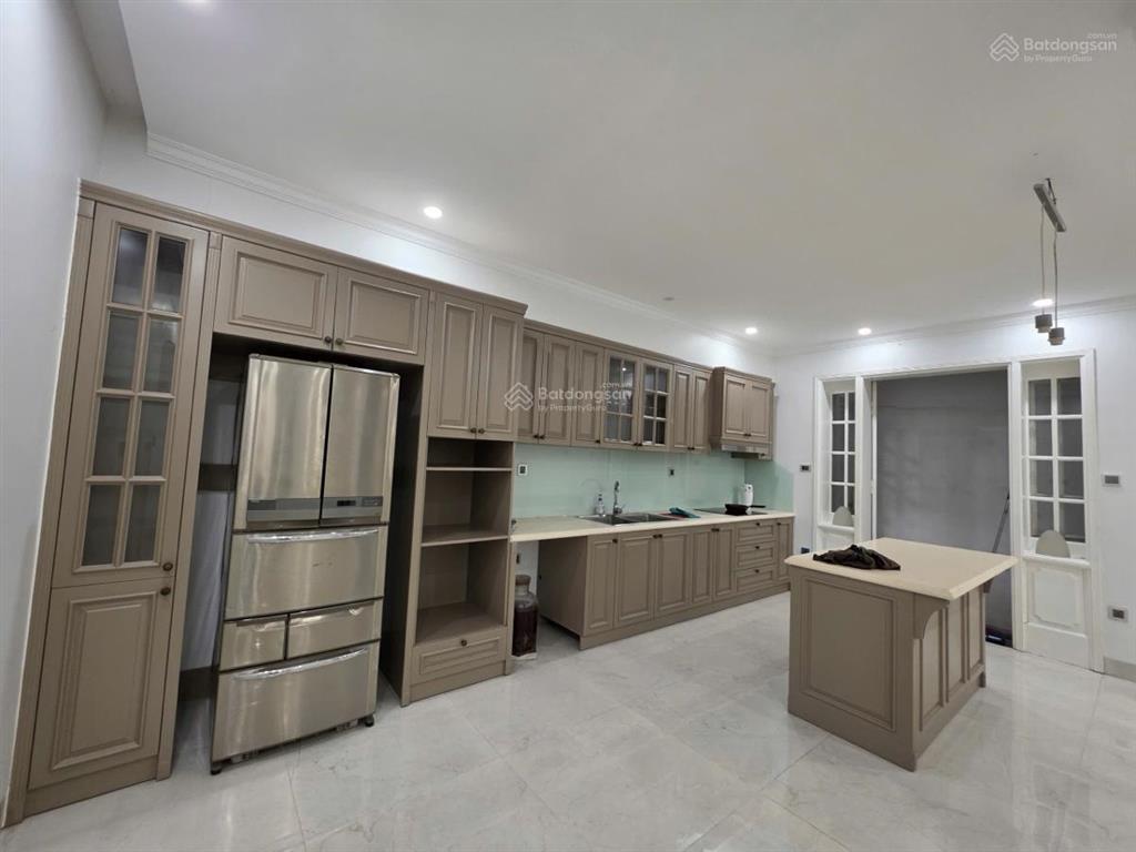 Bán căn biệt thự lô góc phố quảng an sát mặt hồ tây 162m2 cực đẹp đường rộng