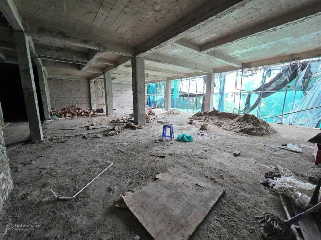 Bán tòa nhà 9 tầng 290m² mặt tiền 16m phố dịch vọng hậu cạnh ubnd quận cầu giấy