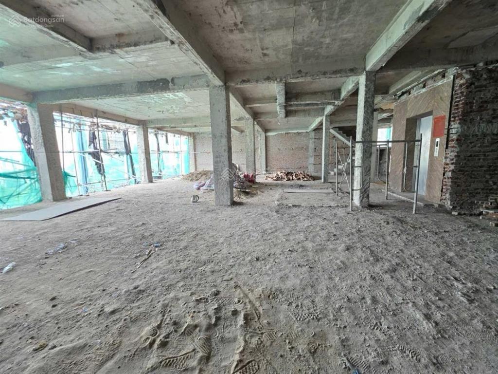 Bán tòa nhà 9 tầng 290m² mặt tiền 16m phố dịch vọng hậu cạnh ubnd quận cầu giấy
