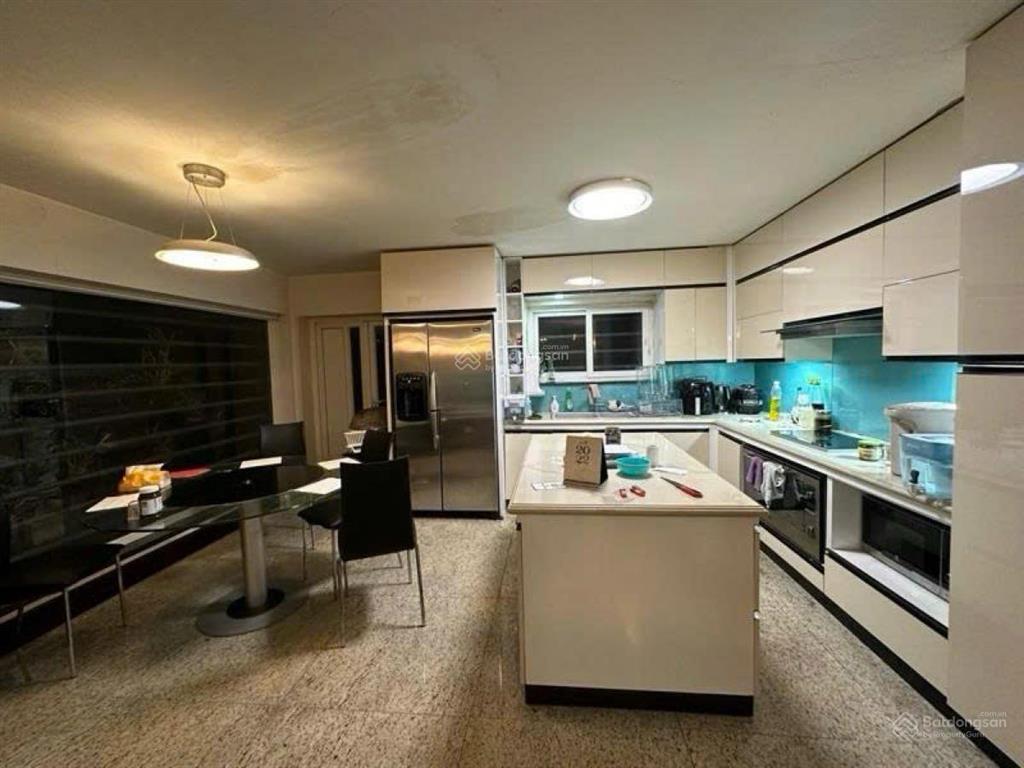 Bán biệt thự lô góc 242m2 dịch vọng hậu cầu giấy cực đẹp có thể xây tòa 9 tầng