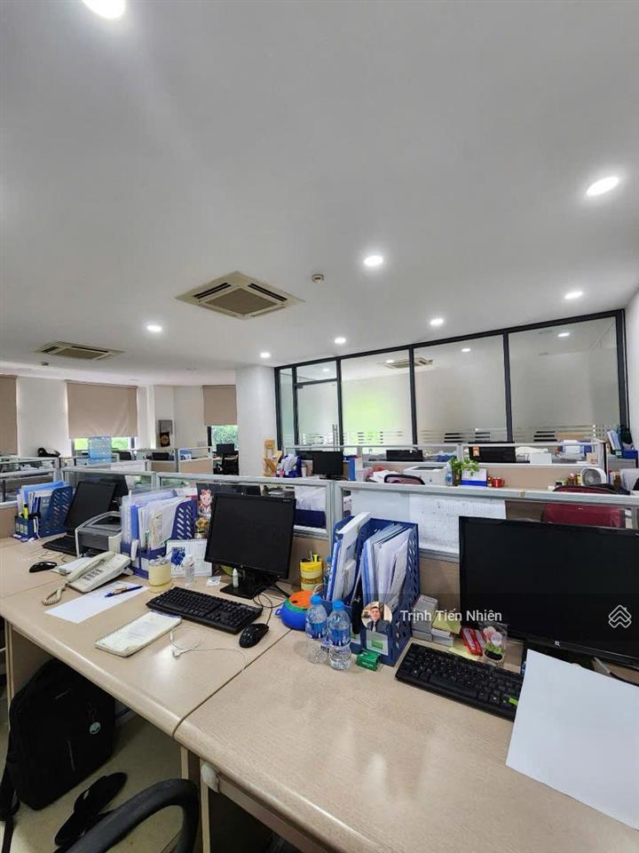 Bán toà 9 tầng phố dịch vọng hậu ngã tư trần thái tông 305m2 toà văn phòng vip