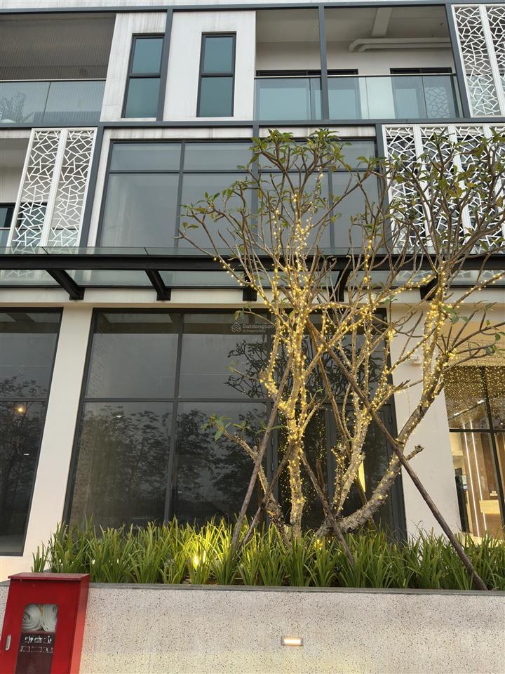 Bán shophouse khối đế 3 tầng 218,6m2