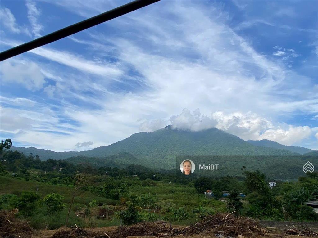 600m2 có 300m2 đất ở giá 3,9 tỷ, vuông vắn, view núi, đất cao thoáng