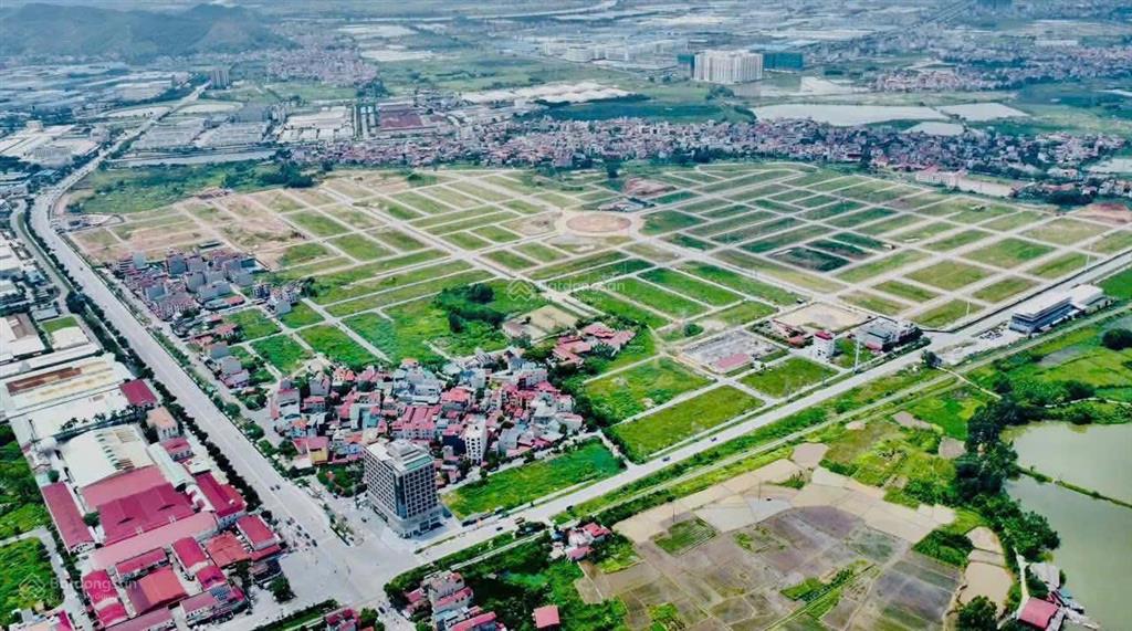Cần bán đất sổ đỏ, lô áp góc, dt 90m2, giá 2 tỷ 900 triệu, tại khu đô thị đình trám sen hồ.