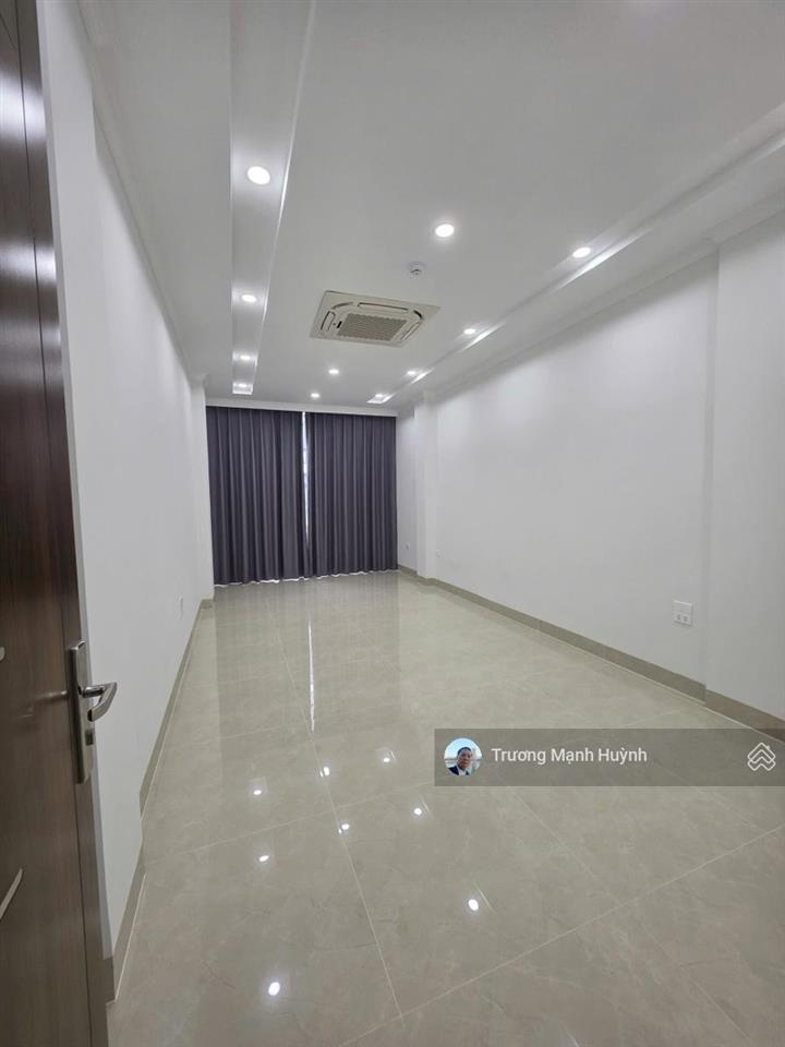 Bán nhà mp cầu giấy 45m2 5t mt 4,2m chào 18,7 tỷ sát trương công giai thang máy full nt kd đa ngành