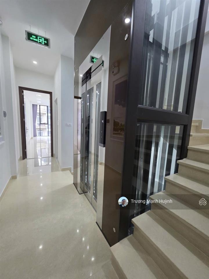 Bán nhà mp cầu giấy 45m2 5t mt 4,2m chào 18,7 tỷ sát trương công giai thang máy full nt kd đa ngành