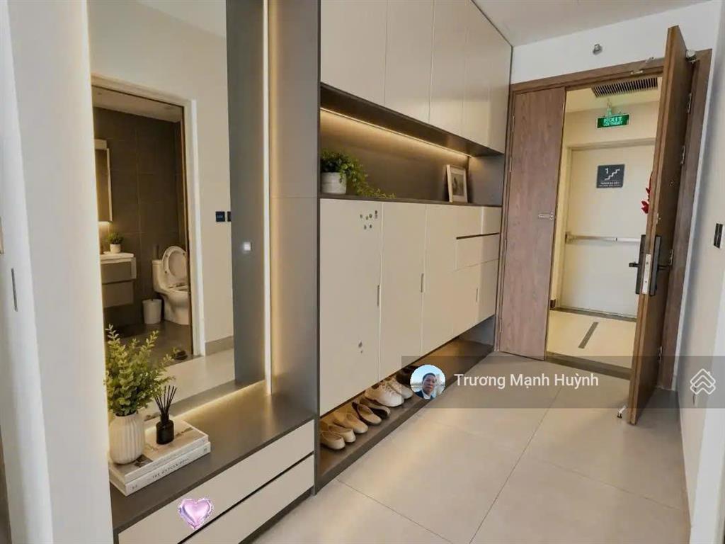 Chính chủ nhờ bán cc 2pn 2wc chỉ 4 tỷ tòa sát mp cầu giấy trần quý kiên full nội thất, t trung vip