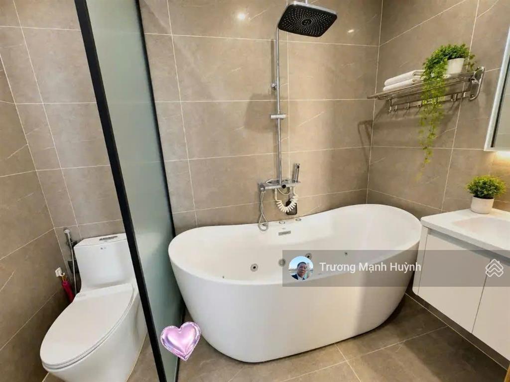 Chính chủ nhờ bán cc 2pn 2wc chỉ 4 tỷ tòa sát mp cầu giấy trần quý kiên full nội thất, t trung vip