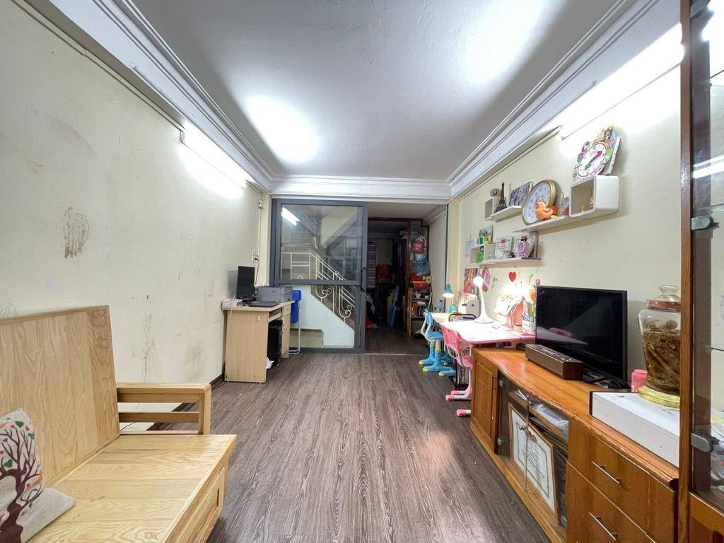 Bán nhà Lê Thanh Nghị ngõ thông ô tô đỗ, Dt 30m2, 5t, m t3.5m, 8 tỷ.