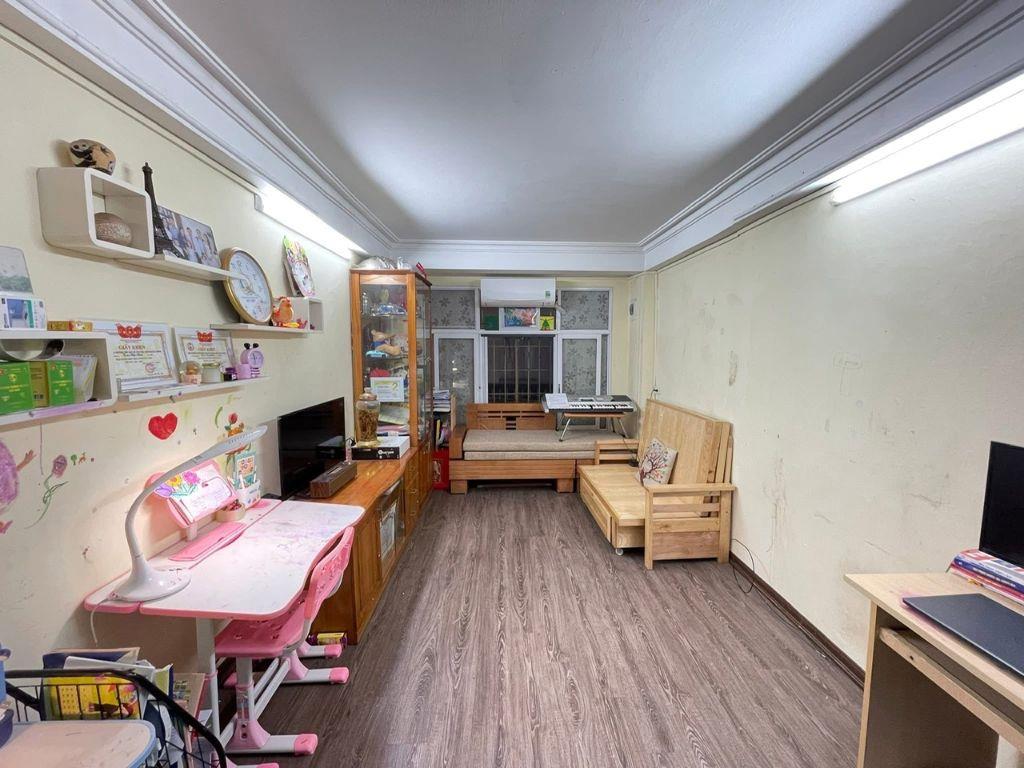 Bán nhà Lê Thanh Nghị ngõ thông ô tô đỗ, Dt 30m2, 5t, m t3.5m, 8 tỷ.