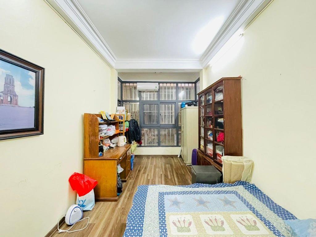 Bán nhà Lê Thanh Nghị ngõ thông ô tô đỗ, Dt 30m2, 5t, m t3.5m, 8 tỷ.