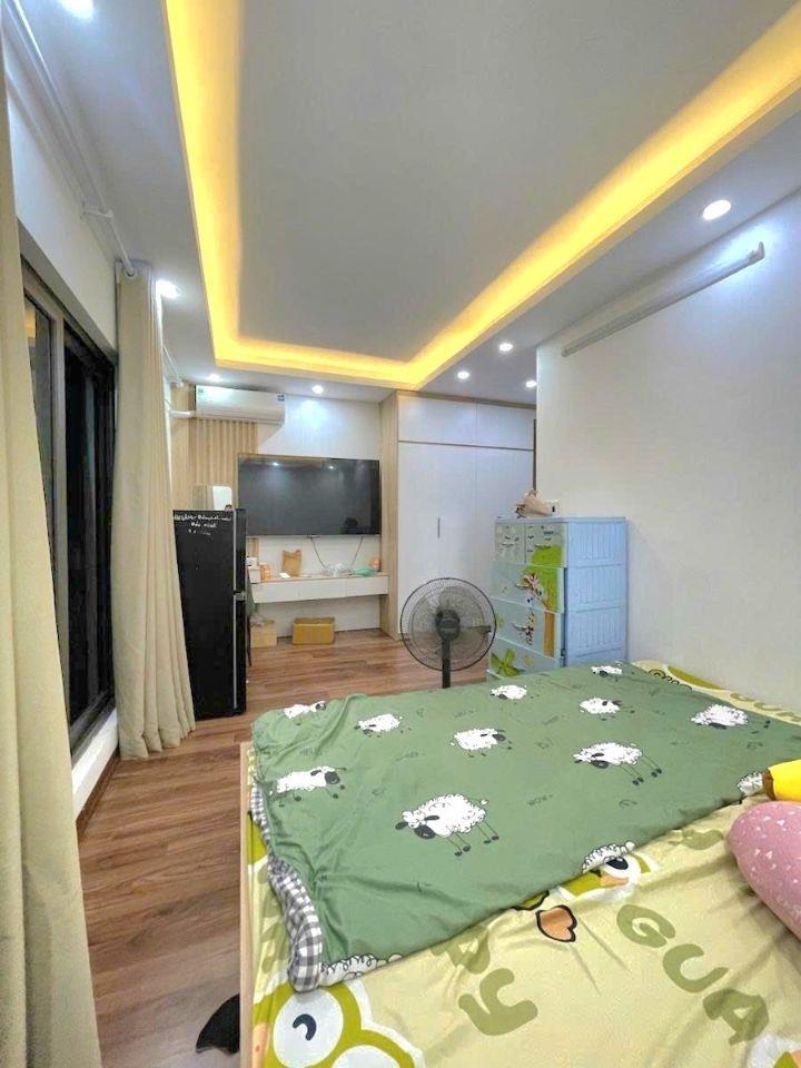 Bán nhà Lê Thanh Nghị ngõ thông ô tô đỗ, Dt 30m2, 5t, m t3.5m, 8 tỷ.