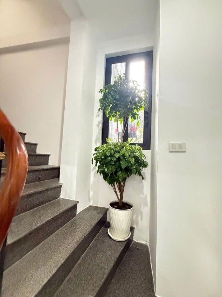 Nhà đẹp ở ngay Trần Khát Chân ô tô đỗ, Dt 40m2, 5t, mt 6m, 7.7 tỷ.