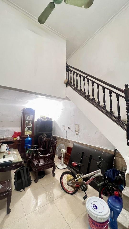 Bán gấp nhà Lê thanh nghị 5 tầng thoáng chỉ 20m ra phố giá 6.2 tỷ.
