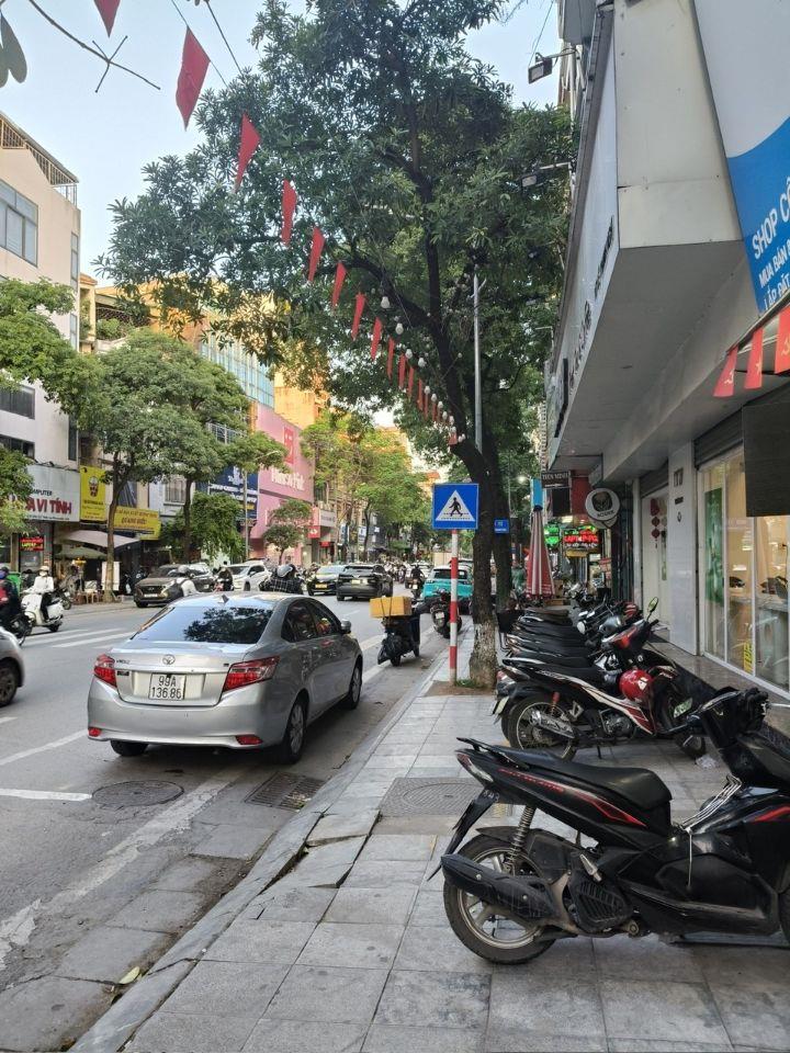 Bán gấp nhà Lê thanh nghị 5 tầng thoáng chỉ 20m ra phố giá 6.2 tỷ.