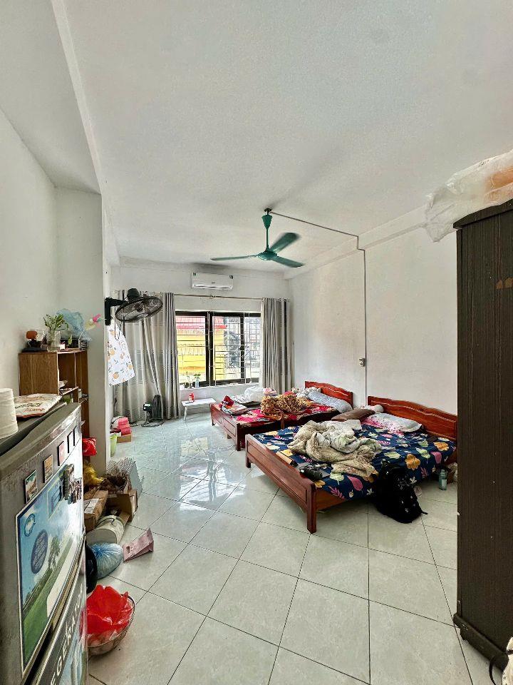 Bán nhà phố Tôn Thất Tùng, Dt 45m2, 6t, mt 4m, 9.5 tỷ, dong tiền 20tr/tháng.