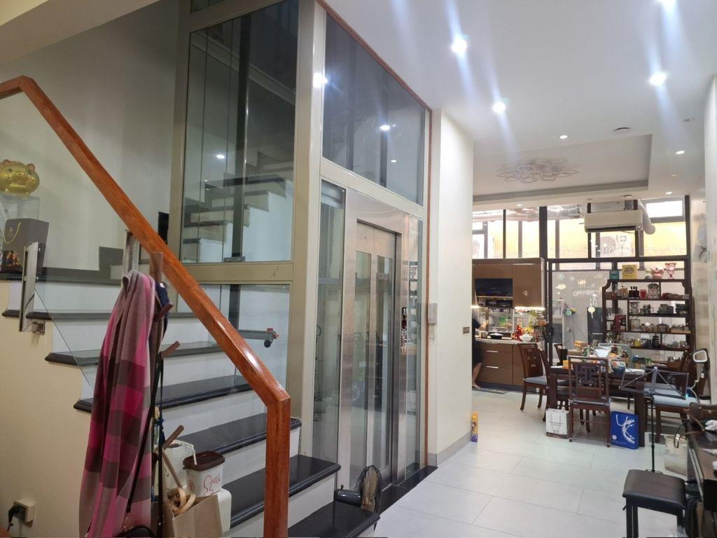 Siêu Phẩm ô tô tránh Nguyễn Văn Cừ Dt 101m2, 7t, mt 5.2m, giá 31.5 tỷ.