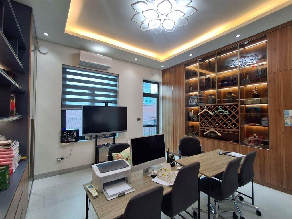 Siêu Phẩm ô tô tránh Nguyễn Văn Cừ Dt 101m2, 7t, mt 5.2m, giá 31.5 tỷ.