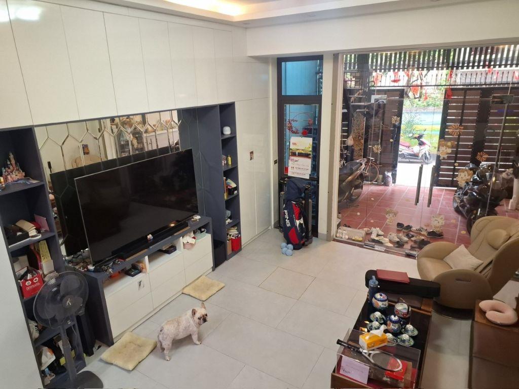 Siêu Phẩm ô tô tránh Nguyễn Văn Cừ Dt 101m2, 7t, mt 5.2m, giá 31.5 tỷ.