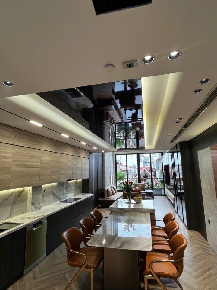 Bán tòa nhà xây mới Nguyễn Văn Cừ, 70m2, 7t, mt 4m, giá 23.8 tỷ.