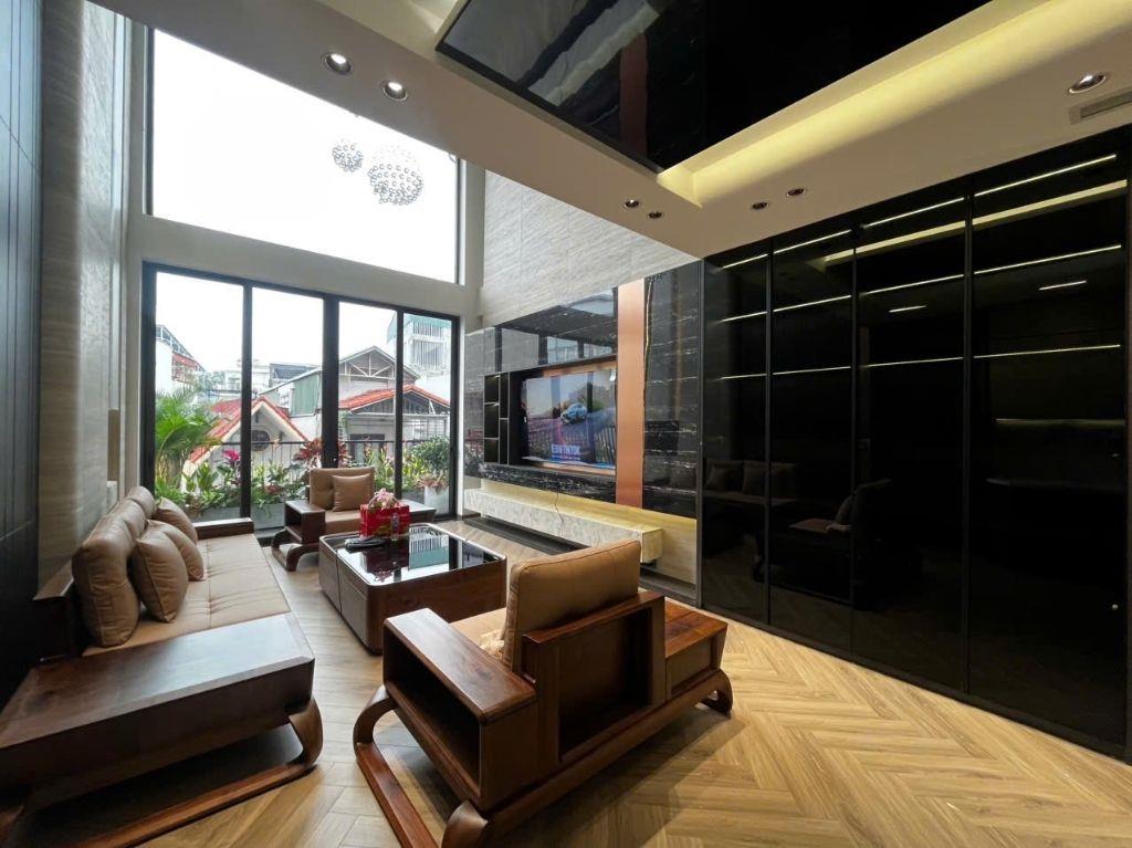 Bán tòa nhà xây mới Nguyễn Văn Cừ, 70m2, 7t, mt 4m, giá 23.8 tỷ.