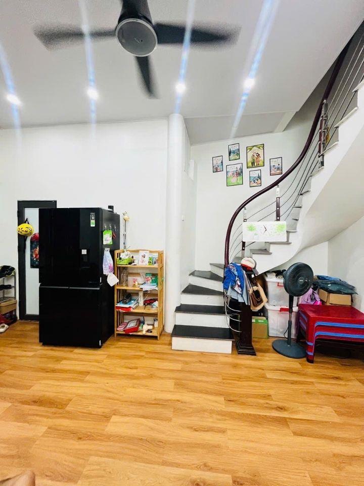 Bán gấp nhà Dương Văn Bé lô góc thoáng sáng, Dt 30m2, mt 5.5m, 5.1 tỷ.