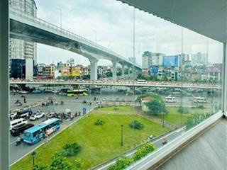 Nhà mặt phố Trường Chinh thang máy vỉa hè đá bóng vị trí kinh doanh đắc địa.